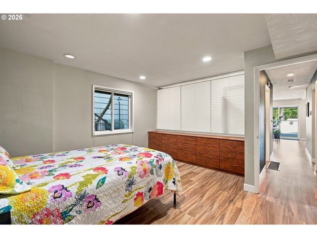 2340 Sw CACTUS Dr, Portland, OR 97205