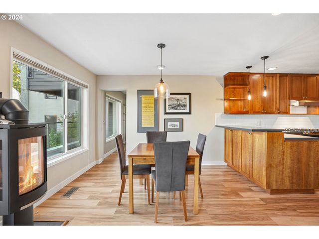 2340 Sw CACTUS Dr, Portland, OR 97205