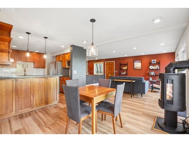 2340 Sw CACTUS Dr, Portland, OR 97205