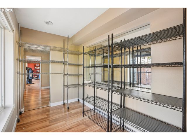 2340 Sw CACTUS Dr, Portland, OR 97205