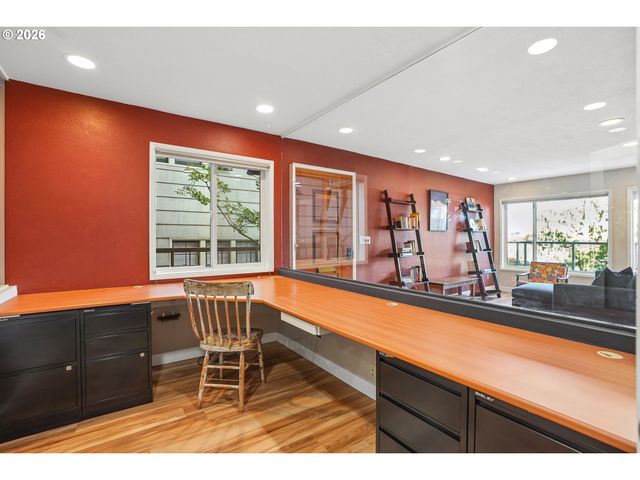2340 Sw CACTUS Dr, Portland, OR 97205