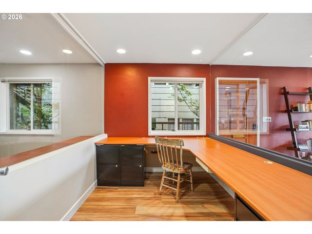 2340 Sw CACTUS Dr, Portland, OR 97205