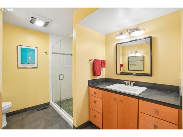 2340 Sw CACTUS Dr, Portland, OR 97205