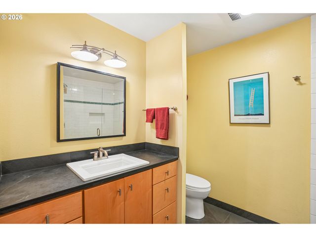 2340 Sw CACTUS Dr, Portland, OR 97205
