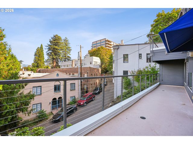 2340 Sw CACTUS Dr, Portland, OR 97205