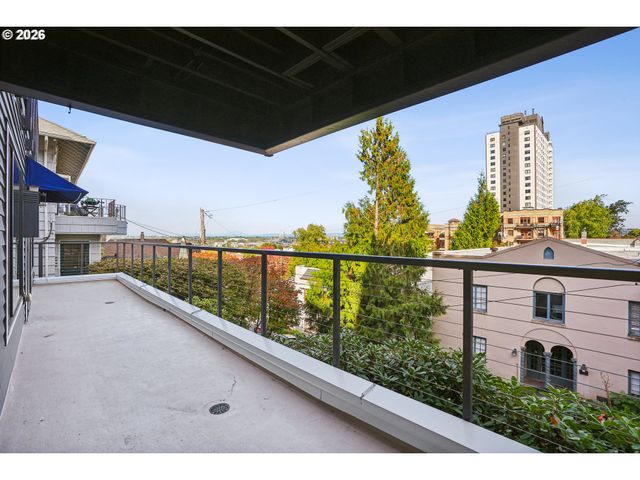 2340 Sw CACTUS Dr, Portland, OR 97205