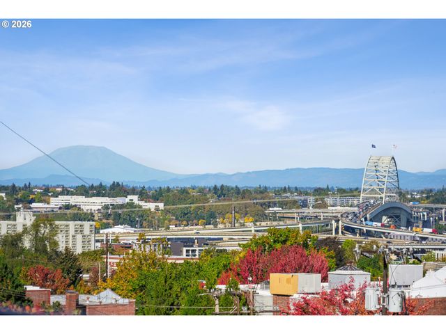 2340 Sw CACTUS Dr, Portland, OR 97205