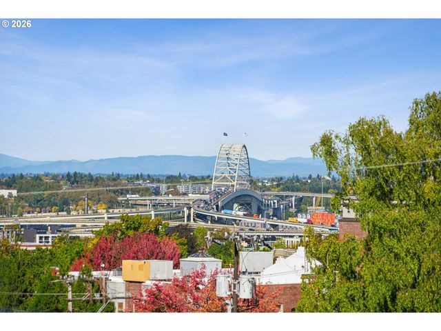 2340 Sw CACTUS Dr, Portland, OR 97205