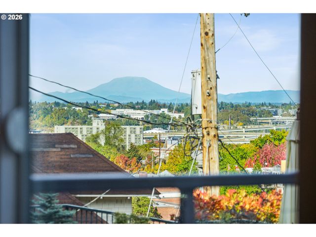 2340 Sw CACTUS Dr, Portland, OR 97205