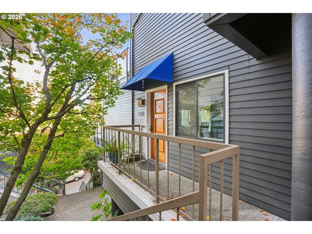 2340 Sw CACTUS Dr, Portland, OR 97205