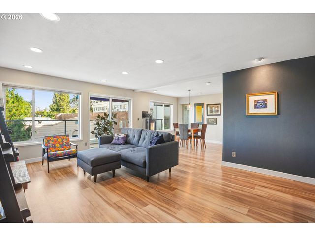 2340 Sw CACTUS Dr, Portland, OR 97205