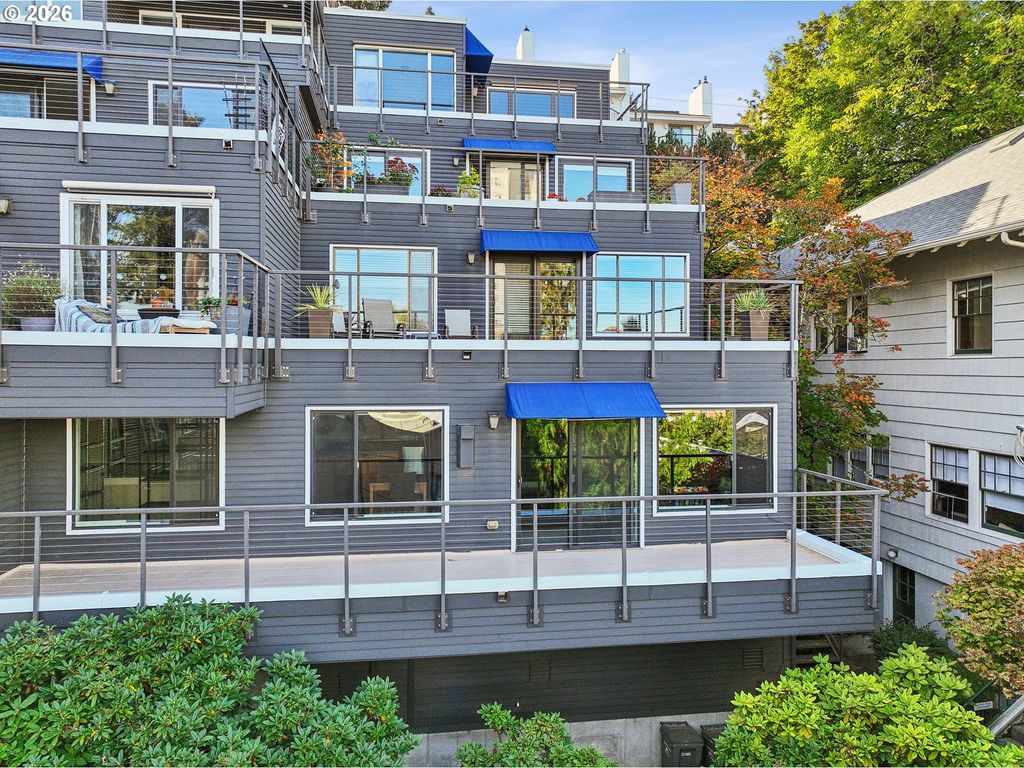2340 Sw CACTUS Dr, Portland, OR 97205