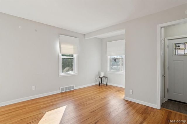 129 South Street, Belleville, MI 48111