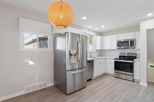 129 South Street, Belleville, MI 48111