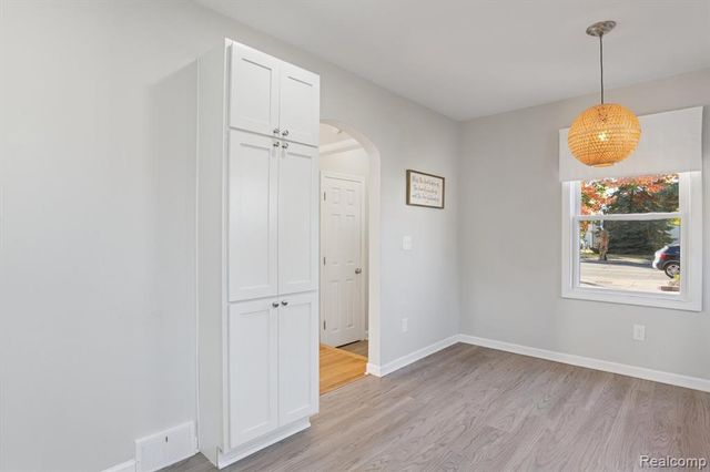 129 South Street, Belleville, MI 48111