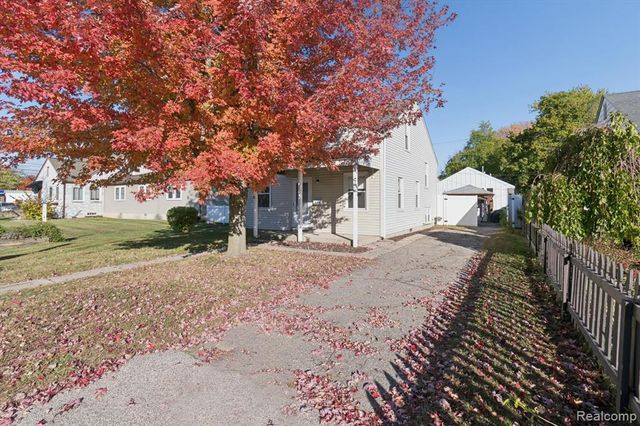 129 South Street, Belleville, MI 48111