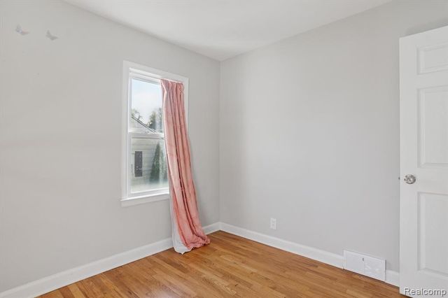 129 South Street, Belleville, MI 48111