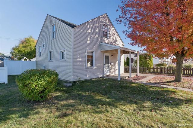 129 South Street, Belleville, MI 48111