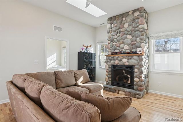 129 South Street, Belleville, MI 48111