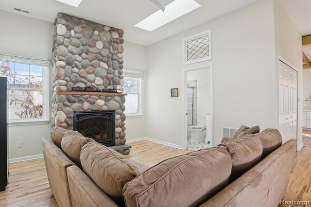 129 South Street, Belleville, MI 48111