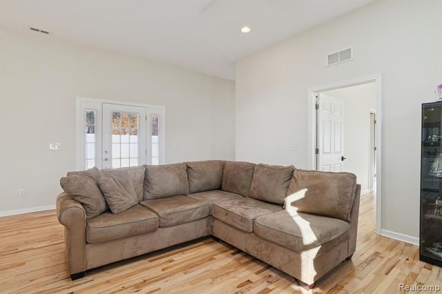 129 South Street, Belleville, MI 48111