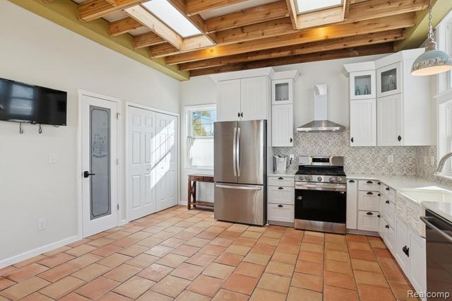 129 South Street, Belleville, MI 48111