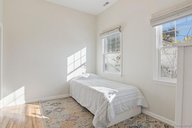 129 South Street, Belleville, MI 48111