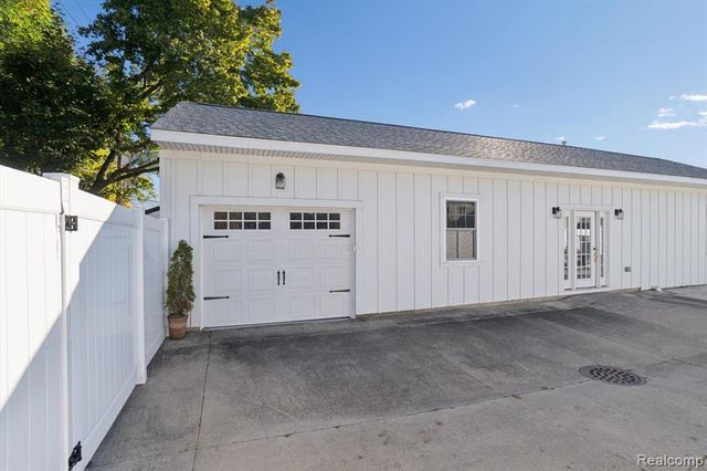 129 South Street, Belleville, MI 48111