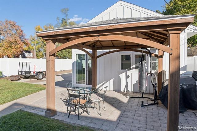 129 South Street, Belleville, MI 48111