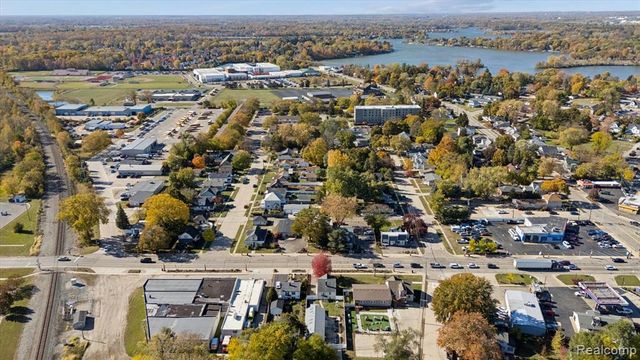 129 South Street, Belleville, MI 48111