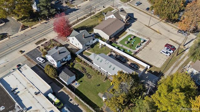 129 South Street, Belleville, MI 48111