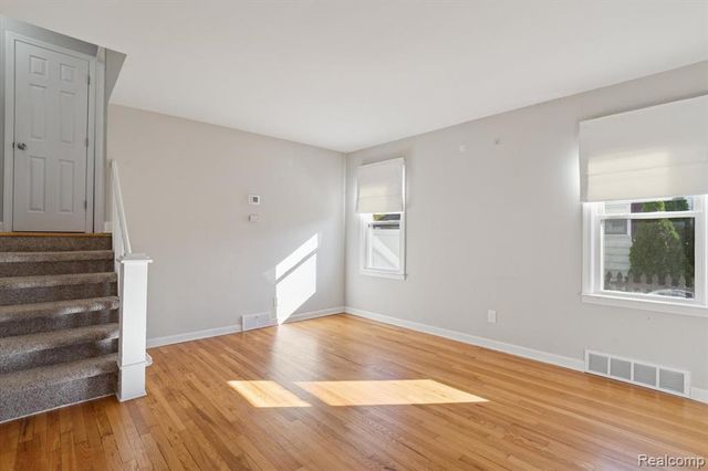 129 South Street, Belleville, MI 48111