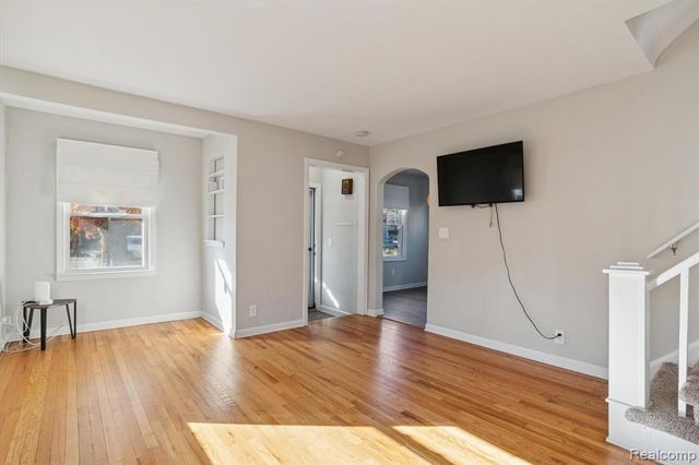 129 South Street, Belleville, MI 48111