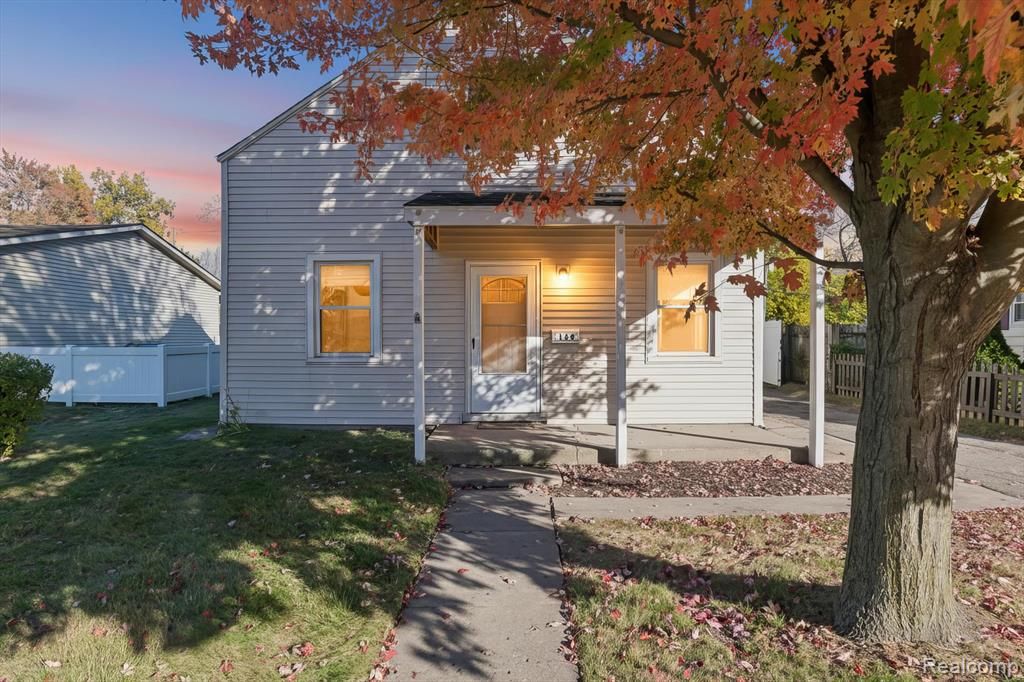 129 South Street, Belleville, MI 48111