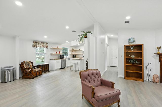 5442 Woodland Drive, Orange, TX 77632