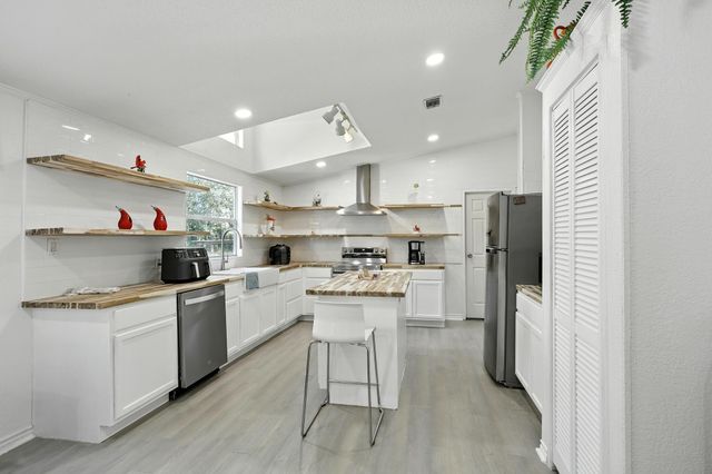 5442 Woodland Drive, Orange, TX 77632