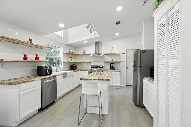 5442 Woodland Drive, Orange, TX 77632