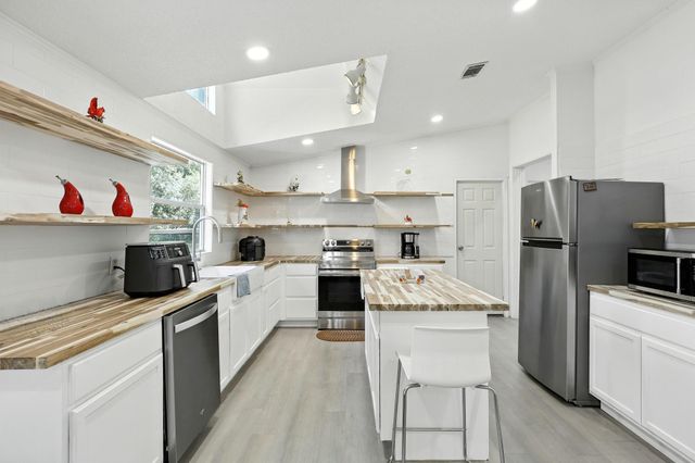 5442 Woodland Drive, Orange, TX 77632