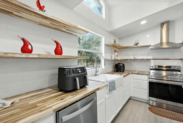 5442 Woodland Drive, Orange, TX 77632