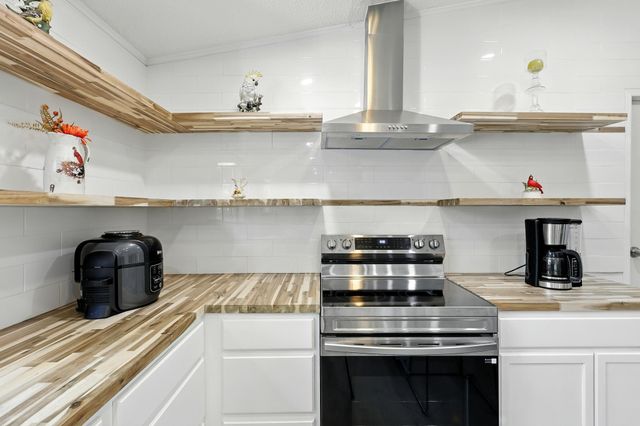 5442 Woodland Drive, Orange, TX 77632