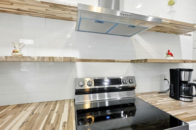 5442 Woodland Drive, Orange, TX 77632