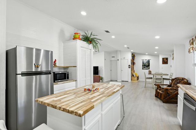 5442 Woodland Drive, Orange, TX 77632