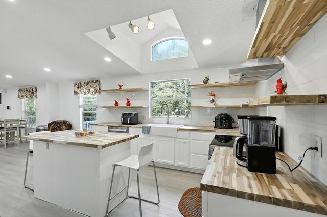 5442 Woodland Drive, Orange, TX 77632