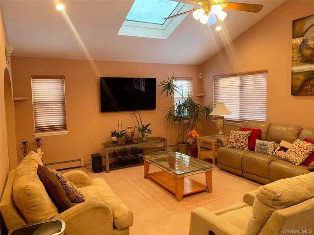 8 Autumn Lane, Stony Point, NY 10980