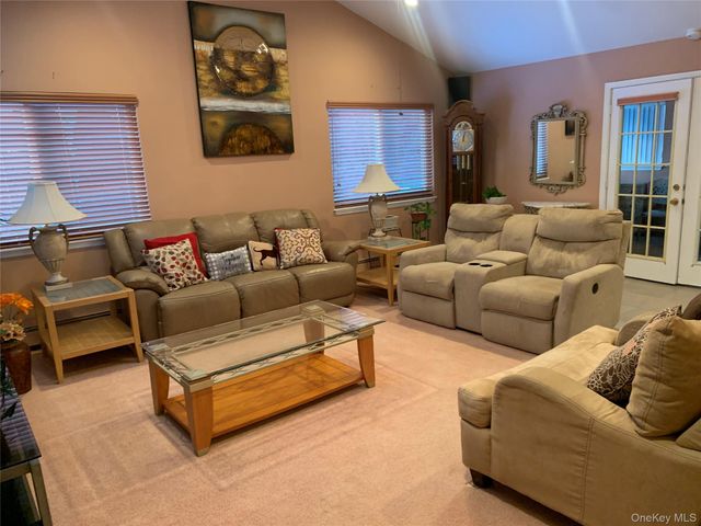 8 Autumn Lane, Stony Point, NY 10980