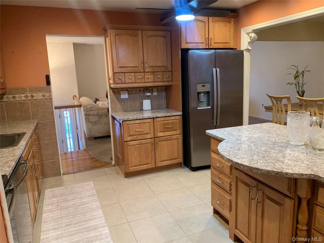 8 Autumn Lane, Stony Point, NY 10980