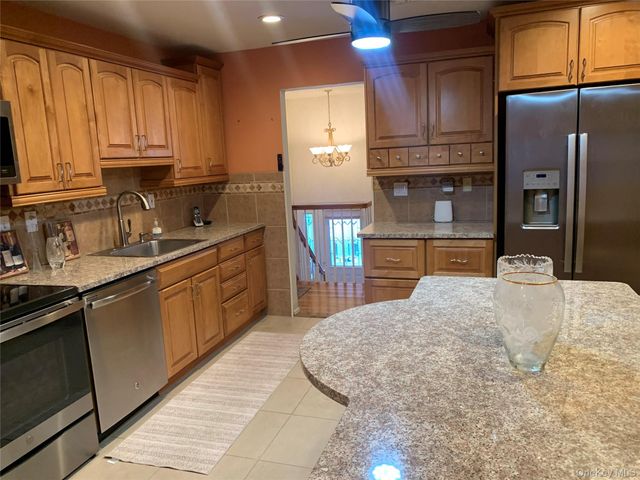 8 Autumn Lane, Stony Point, NY 10980