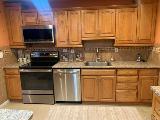 8 Autumn Lane, Stony Point, NY 10980