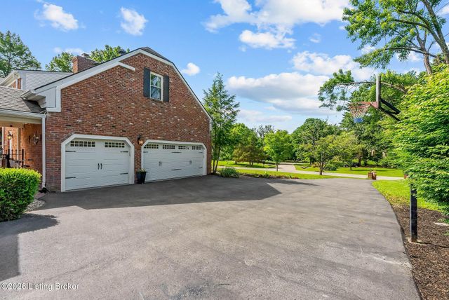 11806 E Arbor Dr, Anchorage, KY 40223