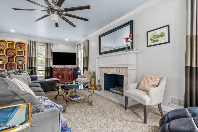 11806 E Arbor Dr, Anchorage, KY 40223